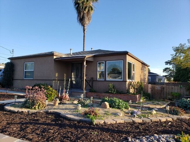 Building Photo - Charming La Mesa home with large private yard and garage!