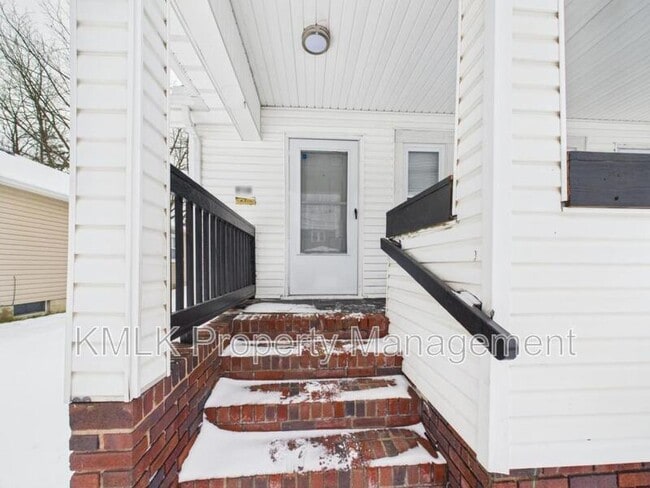 Photo - 916 Peckham St