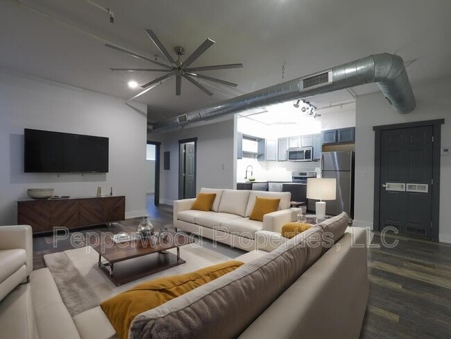 Building Photo - 600 Magnolia St