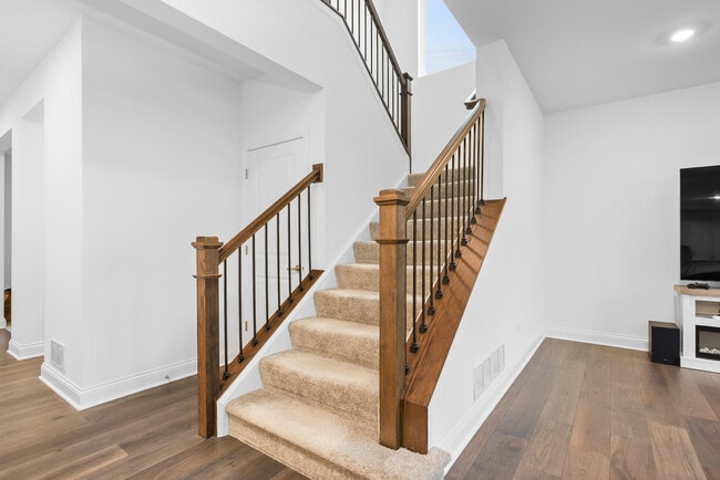 Photo - 1014 Dr John Burkey Dr