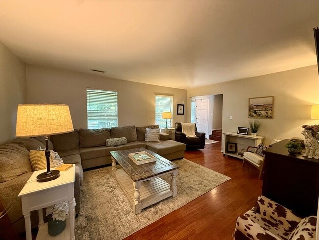 Photo - 4-bedroom, 2.5-bath home on a cul-de-sac street!