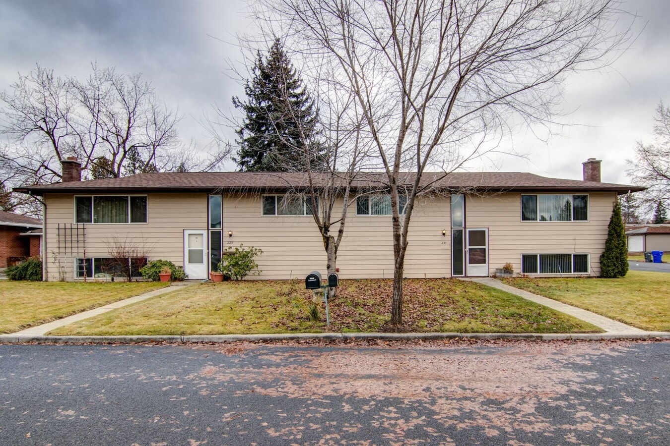 Spacious 3 bedrooms and 2 bathrooms Duplex... - Spacious 3 bedrooms and 2 bathrooms Duplex... House
