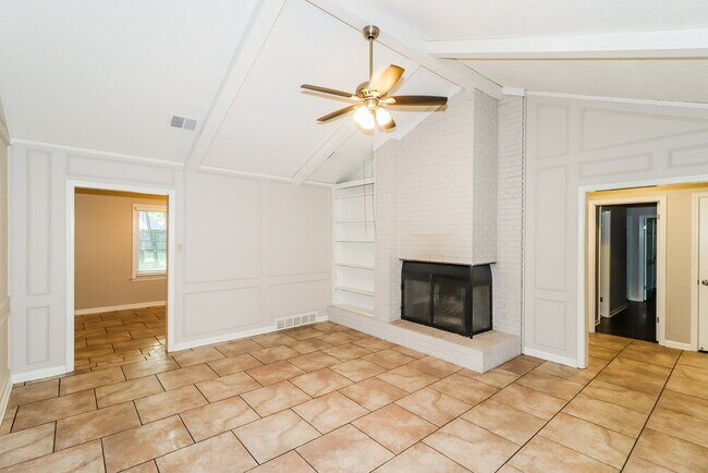 2209 Burlingate Dr