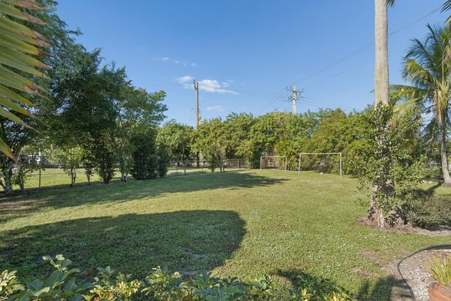 Photo - 4971 Ataman St