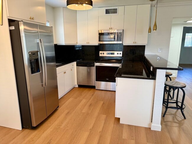 Building Photo - 1353 Holly Heights Dr Unit 3