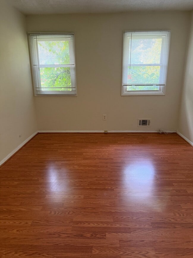 Photo - 9083 Meadow Heights Rd