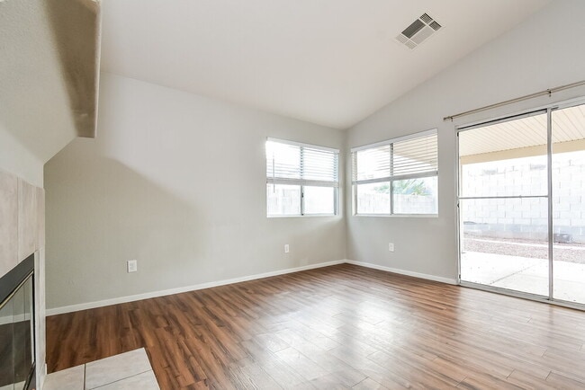 Photo - 3445 Golden Pedal St