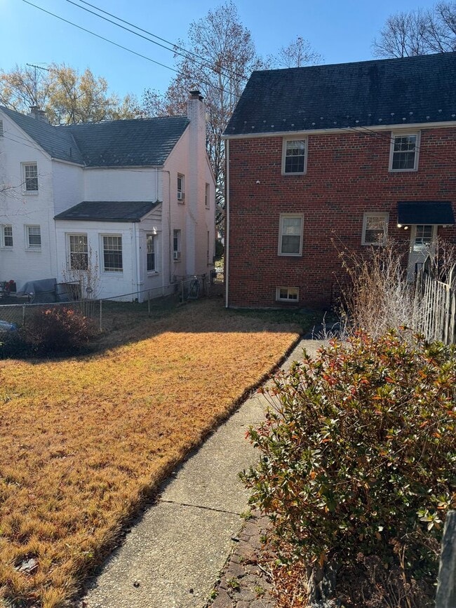 Photo - Discover comfort and convenience in charming North Michigan Park!