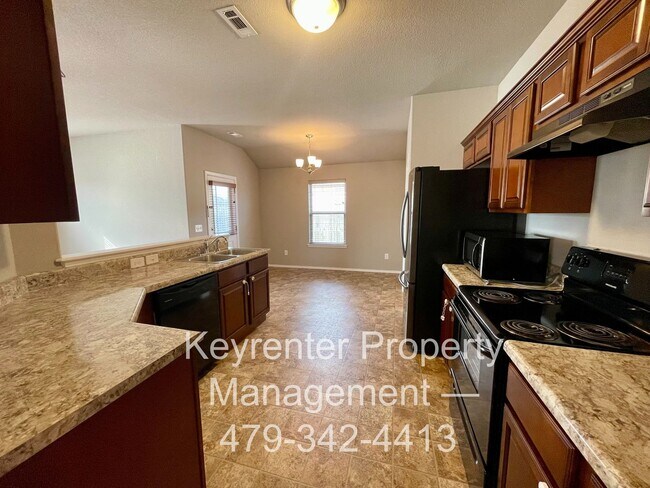 Photo - Spacious 3-Bedroom Springdale Home with Fenced Yard