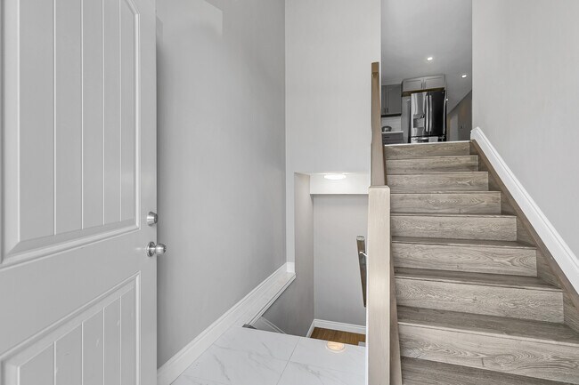 Photo - 652 Bridge Av