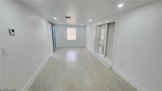 Building Photo - 10671 Hampton St