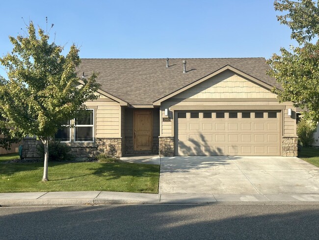 Building Photo - Horn Rapids House for Lease!