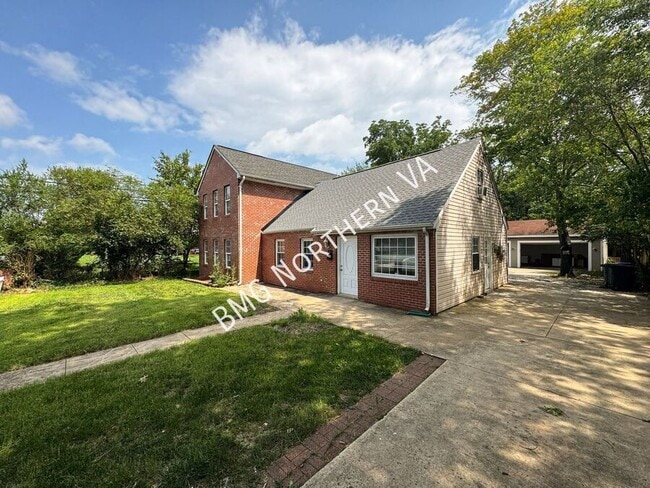 Photo - 158 Baker St