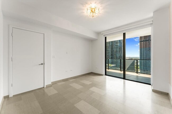 Photo - 68 SE 6th St Unidad 2304