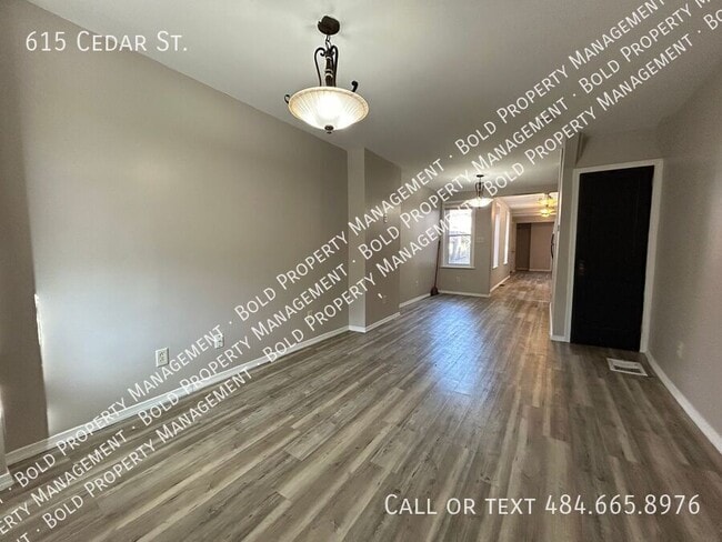 Photo - 615 Cedar St