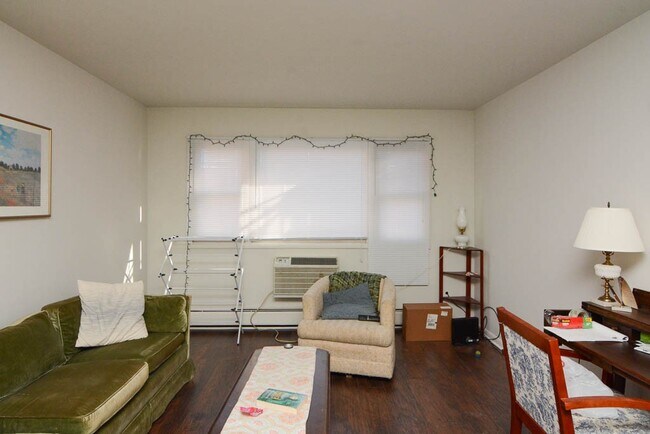 Photo - 7319 N Rogers Ave Unidad 401