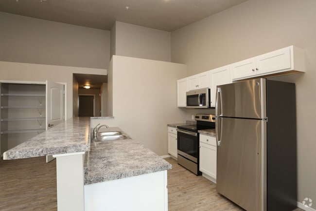 2BR, 2BA - Upper