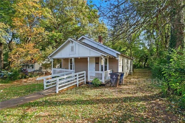 Photo - 2051 Bloomfield Dr