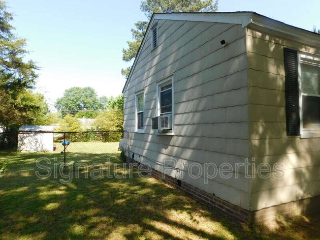 Photo - 718 Yorkshire Dr
