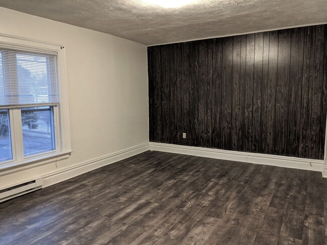 Photo - 1052 W 4th St Unit 2nd Floor Apt 3 Rear