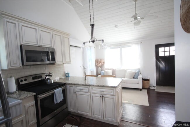 Photo - 49 Fanning Ave