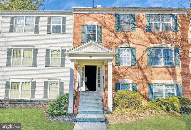 Building Photo - 12 Normandy Square Ct Unit 3AE Rental