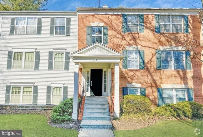 Building Photo - 12 Normandy Square Ct Unit 3AE Rental