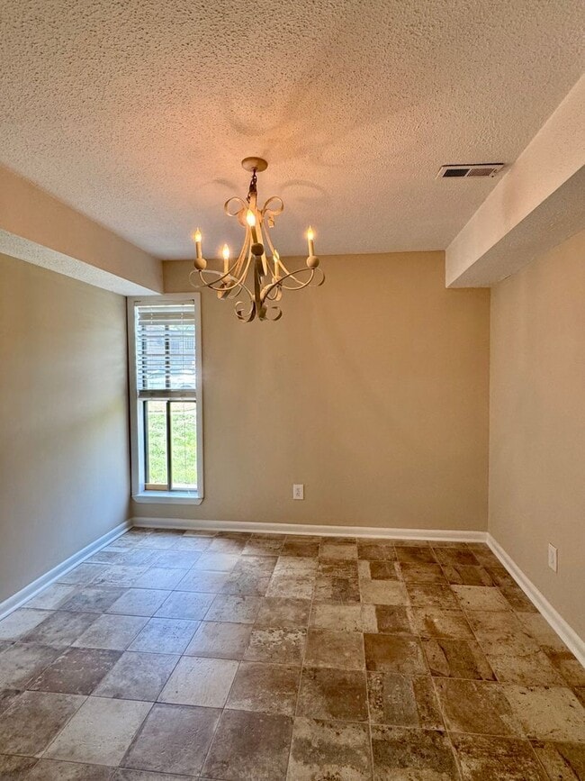 Photo - 107 Oak Tree Dr