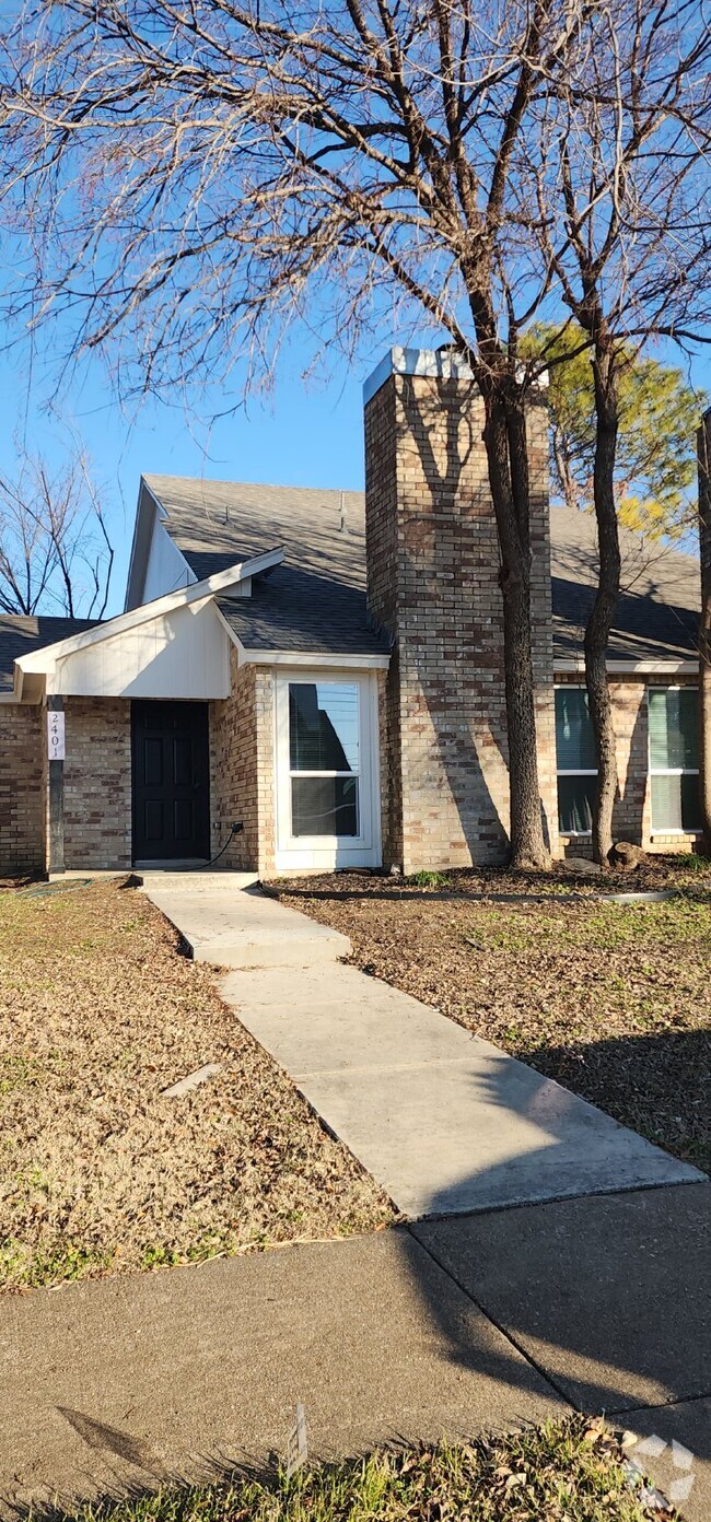 Building Photo - 2401 Sherry St Rental