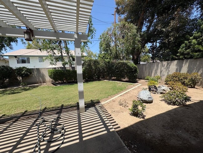 Photo - Spacious House - 2 stories - 4 Bedrooms + 2.5 Baths & large 2 car garage