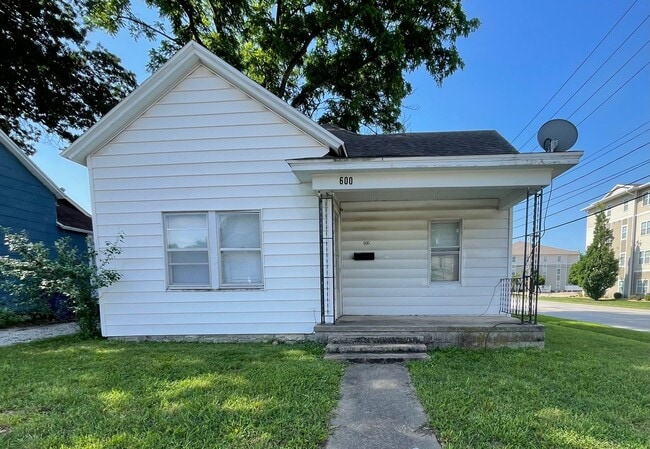 Building Photo - Cute two bedroom on a corner lot ~ walking distance to MSU