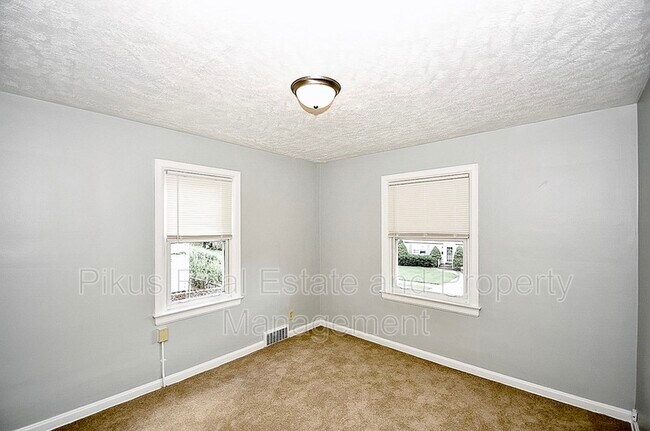 Photo - 527 23rd St NW