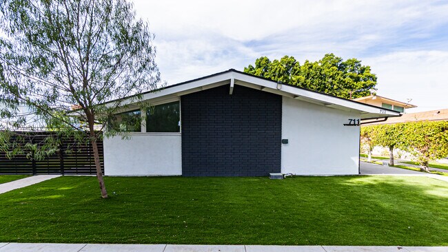 711 W Provential Dr