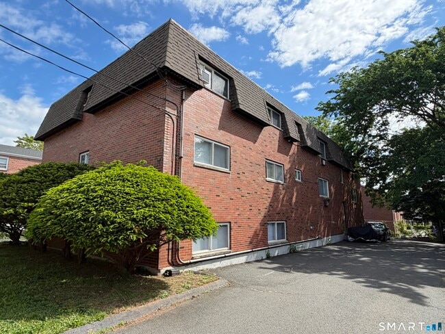 Building Photo - 385 High St