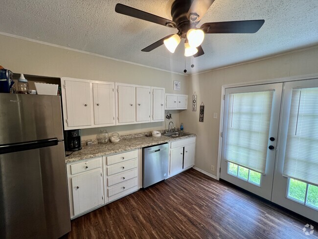 Building Photo - 2924 Halbert St Rental
