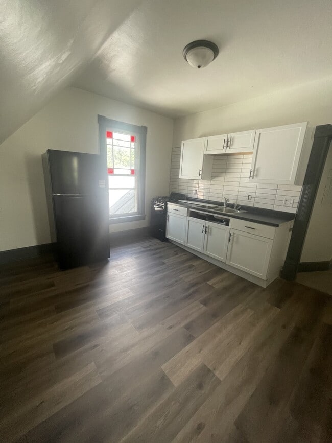 Photo - 615 Market St