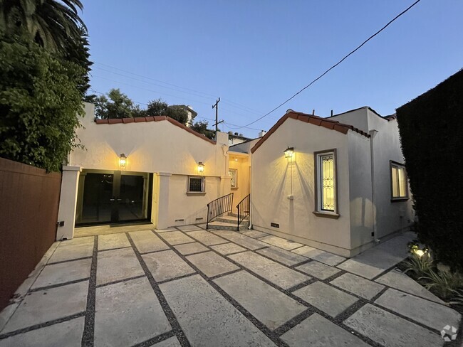 Building Photo - 728 Westbourne Dr Rental