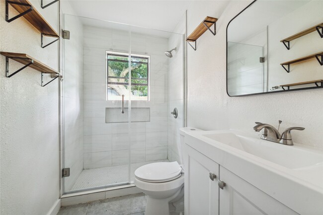 Photo - 4210 Delhi St