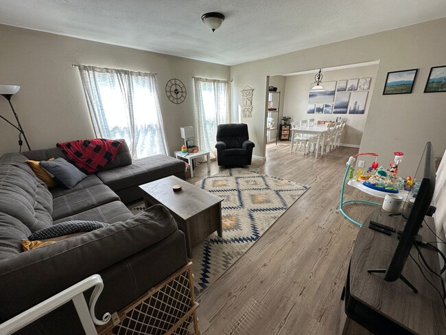 Photo - 4 BED 2 BATH HOME CLOSE TO PETERSON AFB & SCHRIEVER AFB!