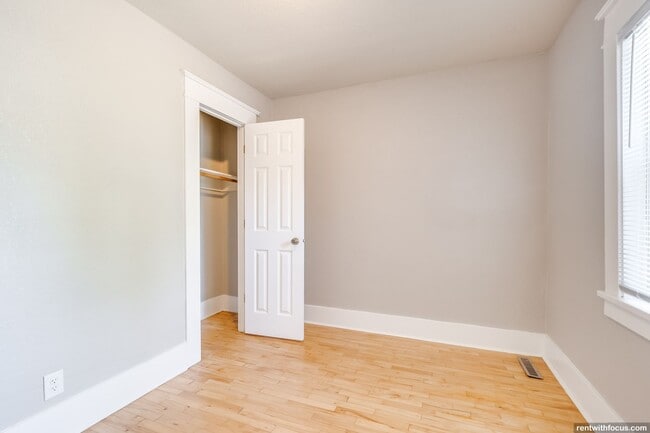 1202-1318 Summit Ave.