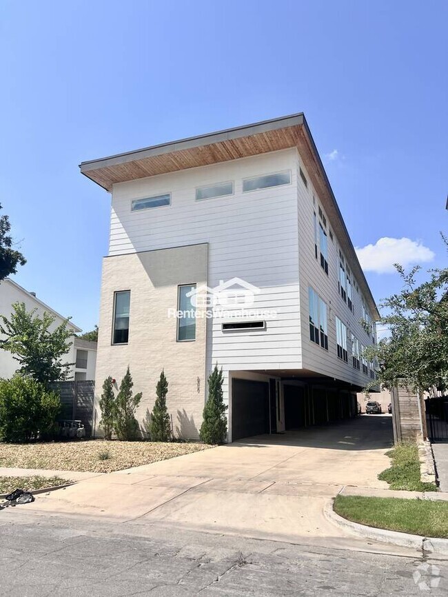 Building Photo - Get moved in before the Holidays!! Unit Apartment 102