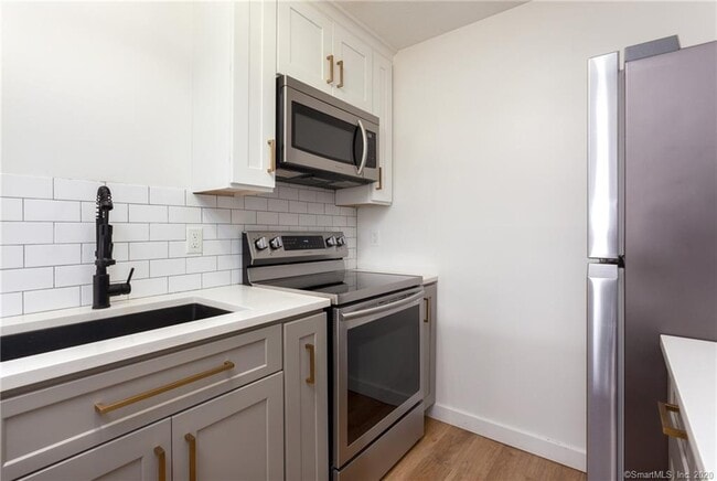 Building Photo - 188 Flax Hill Rd Unit C3