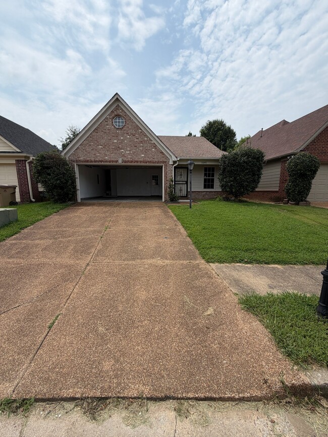 Building Photo - 7041 Kings Crown Dr