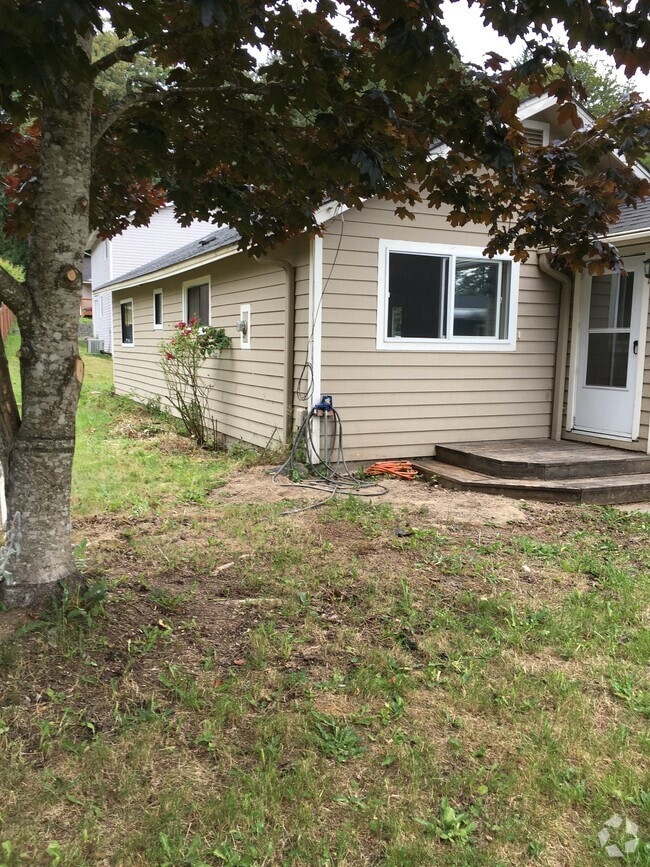 Front Yard - 1521 Carr Blvd Rental
