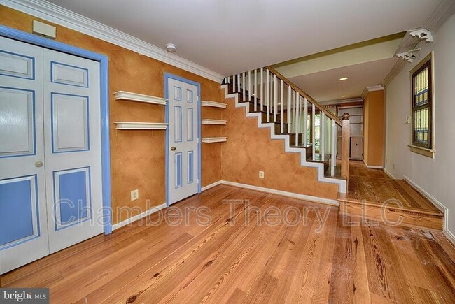 Photo - 223 N West St