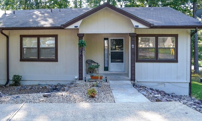 Building Photo - West Gate Area | LaCoruna Courts| Townhome...