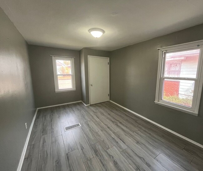 Photo - Three Bedroom house in Roxana