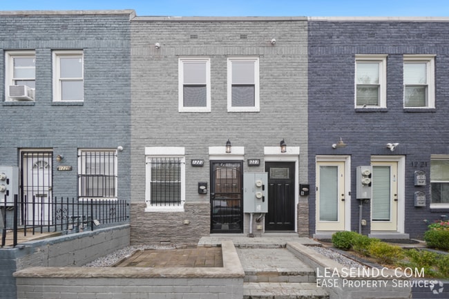 Building Photo - 1223 16th St NE Unit #2 Rental