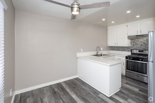 2BR, 1BA - 700SF - Kitchen/Dining Room - Sunset Bay III Apartment Community