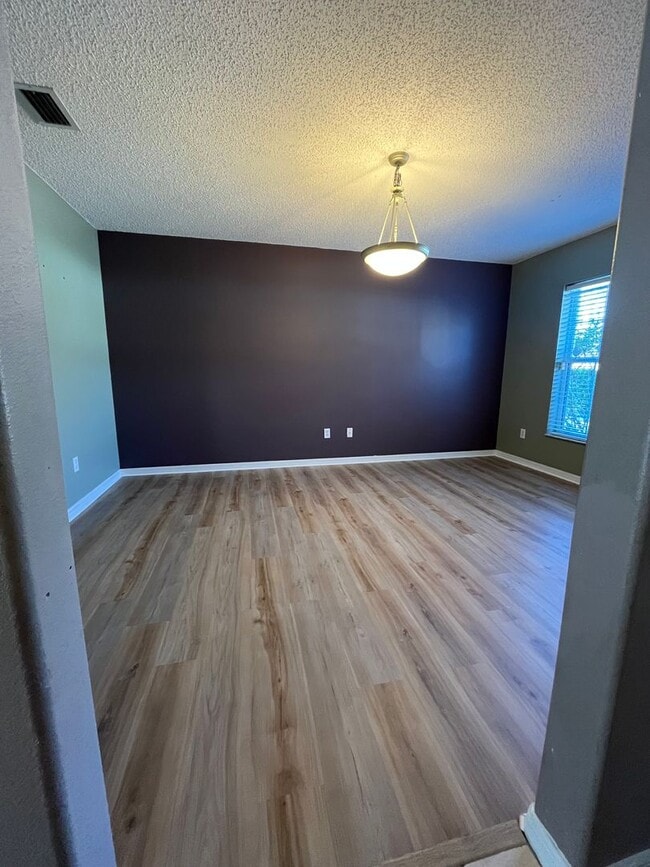 Photo - Beautiful Fenced in Yard on a cul-de-sac!!!